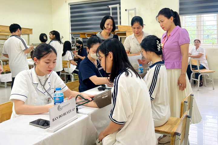 Phường Thượng Cát đảm bảo tiến độ khám sức khoẻ cho học sinh