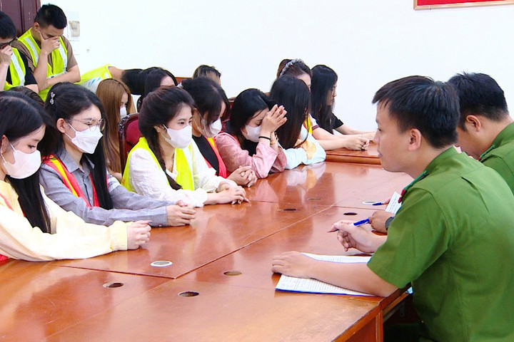 Đột kích 9 địa điểm, bóc gỡ đường dây đưa ma túy vào hàng nghìn đầu Pod