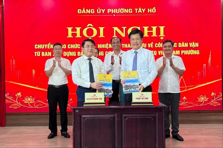 Phường Tây Hồ chuyển giao công tác dân vận, bảo đảm hoạt động không gián đoạn