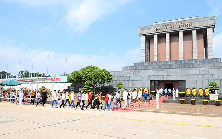 Hà Nội: Tặng 45.000 suất quà cho du khách đến thăm, viếng Lăng Chủ tịch Hồ Chí Minh dịp Quốc khánh