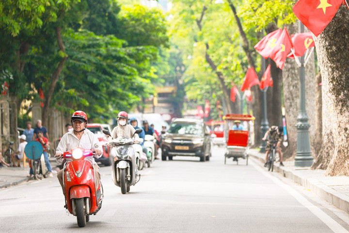 Bắc Bộ ngày nắng gián đoạn, chiều tối có mưa rào rải rác