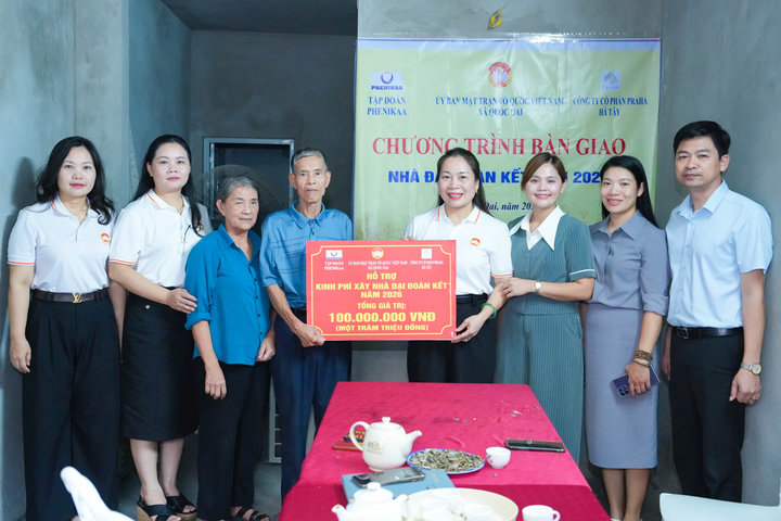 Quốc Oai trao tặng “Nhà Đại đoàn kết”, tiếp sức hộ cận nghèo