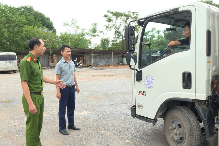 Phường Phú Lương xử lý việc nhà văn hóa biến thành bến bãi hàng hóa