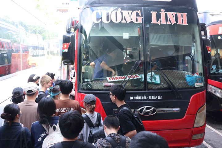 Ngày cuối trước kỳ nghỉ, tàu xe, sân bay tăng cường phục vụ