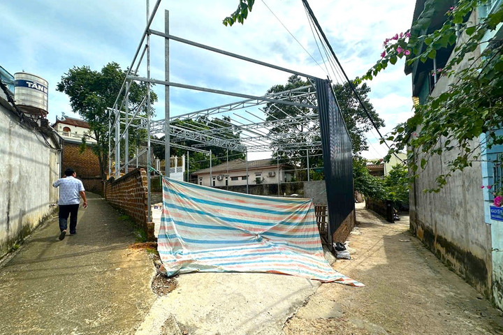 Xã Hạ Bằng đình chỉ công trình chưa được cấp phép trong khu dân cư