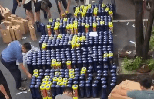 Triệt phá đường dây tiêu thụ gần 9.600 bình “khí cười”