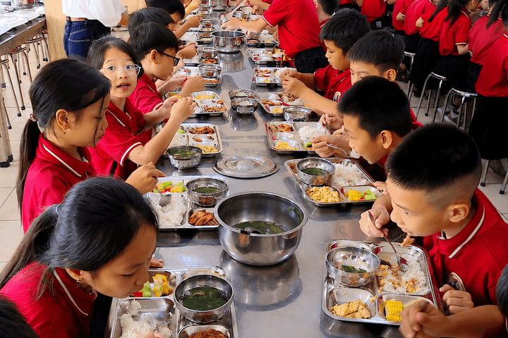 Bữa ăn học đường thêm một lớp bảo vệ