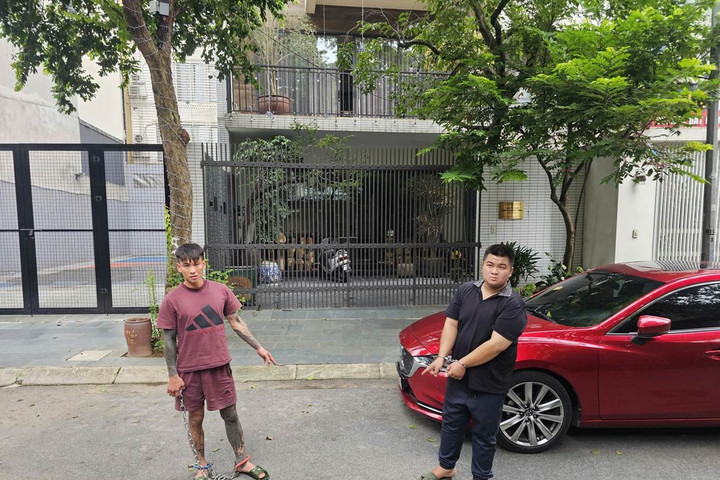 Khởi tố 3 kẻ đập kính ô tô, trộm cắp tài sản
