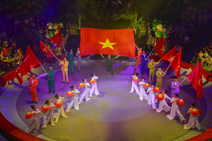Rực rỡ chương trình xiếc "Hào khí Việt Nam"
