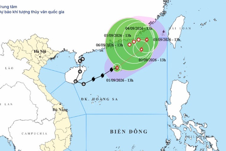 Bão số 5 liên tục thay đổi hướng di chuyển