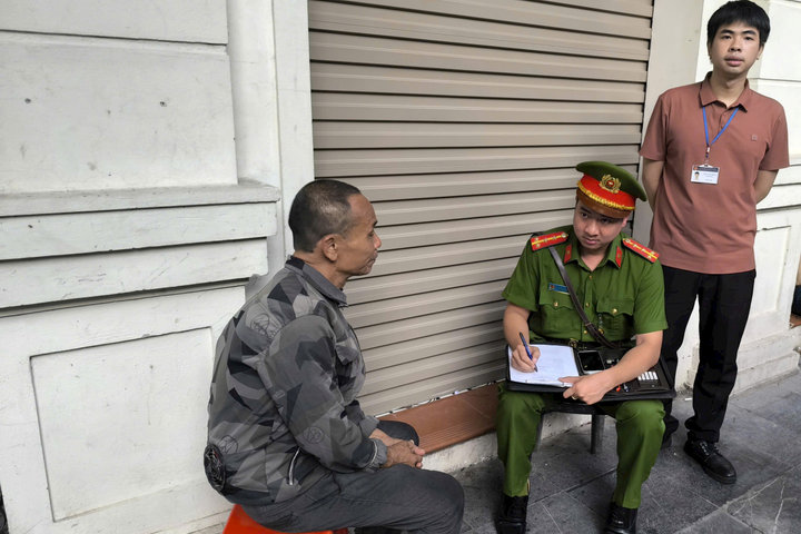 Phường Hoàn Kiếm xử phạt 2 trường hợp trông giữ xe trái phép