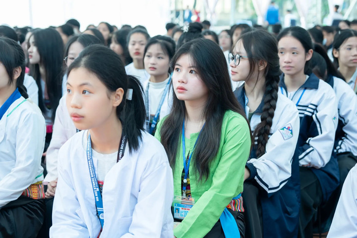 Hà Nội hỗ trợ gần 55 tấn gạo cho học sinh dân tộc nội trú