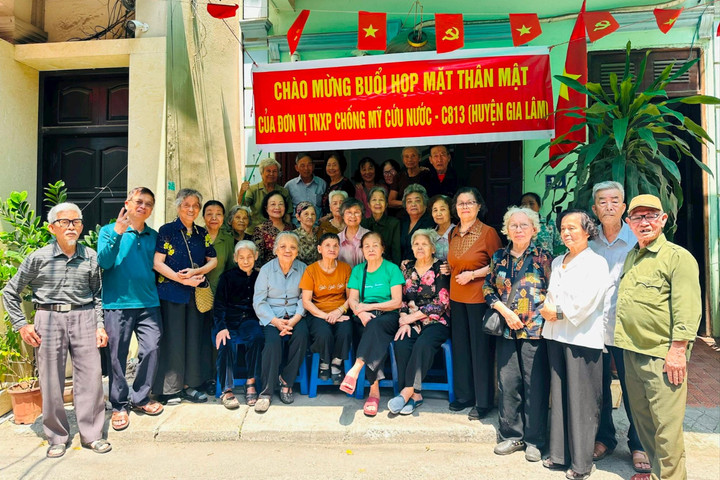 Mình về được... mà đồng đội không về!