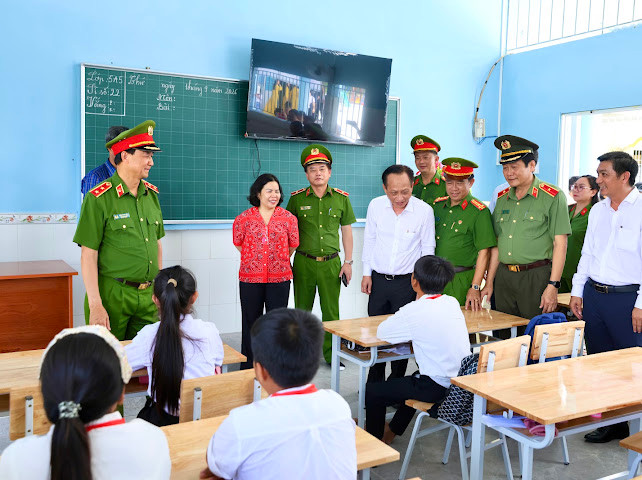 Hỗ trợ gần 8,5 tỷ đồng cải thiện điều kiện sống và học tập tại Cà Mau