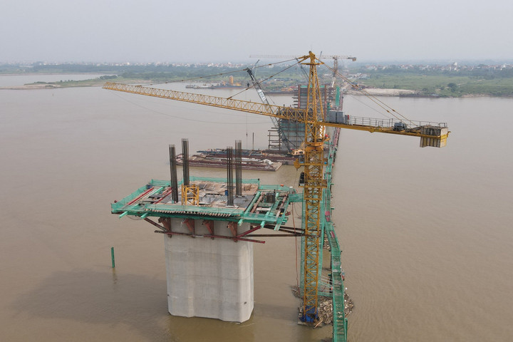 Sản lượng thi công cầu Hồng Hà trên đường Vành đai 4 đạt hơn 45%