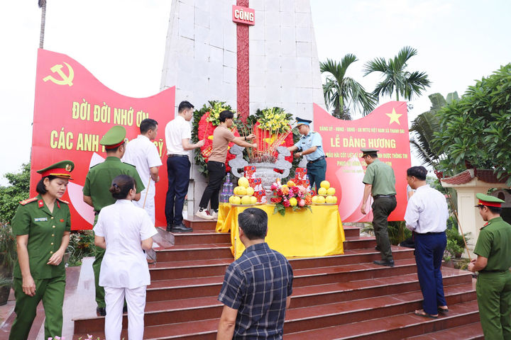 Xã Thanh Oai lấy mẫu 21 hài cốt liệt sĩ chưa xác định được thông tin