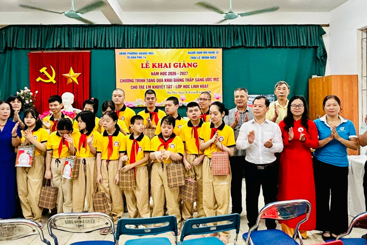 Ấm áp lễ khai giảng của những học sinh đặc biệt ở phường Hoàng Mai