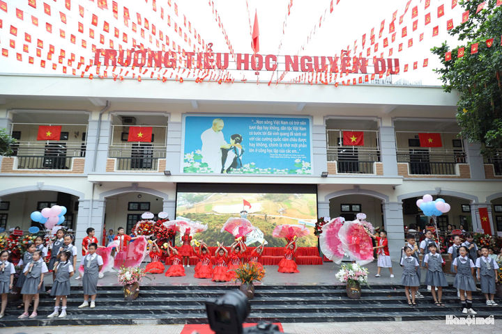 Sức sống mới trong ngày khai giảng ở những ngôi trường sau sáp nhập