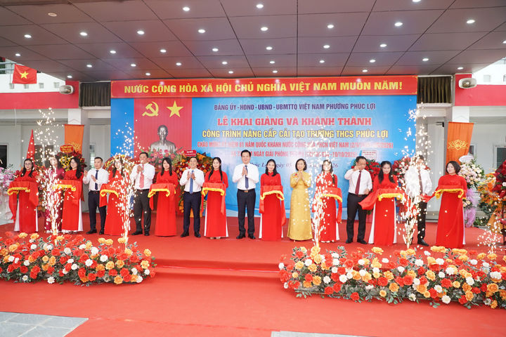 Trường THCS Phúc Lợi hân hoan đón mừng ngôi trường mới nhân ngày khai giảng