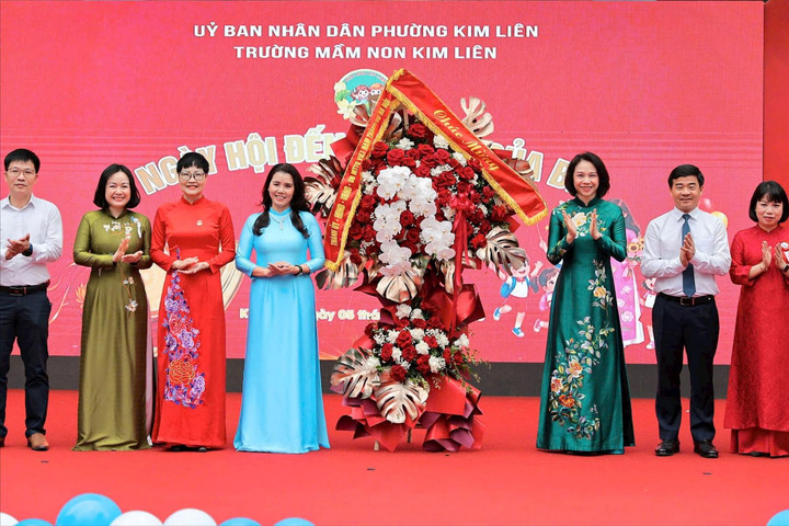 Phó Chủ tịch UBND TP Hà Nội Vũ Thu Hà dự lễ khai giảng tại Trường Mầm non Kim Liên