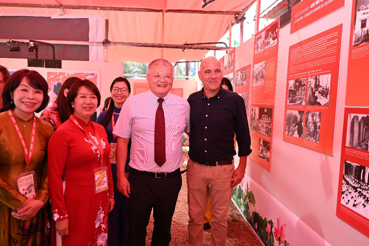 Hơn 25.000 khách tham quan gian trưng bày chuyên đề về Chủ tịch Hồ Chí Minh tại Bồ Đào Nha