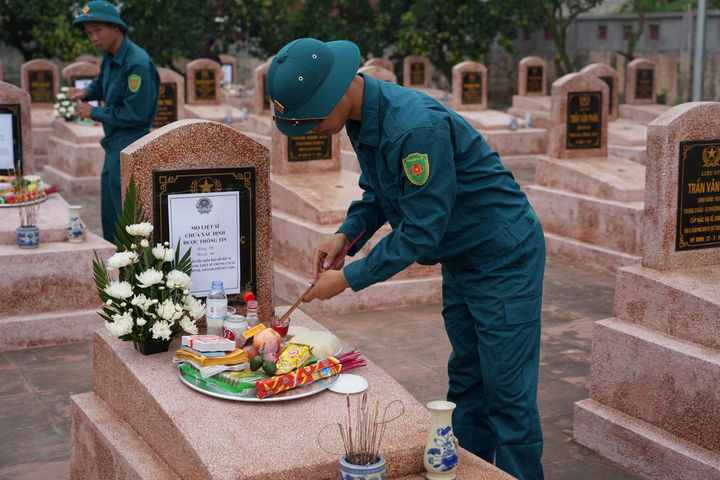Liên Minh khai quật mộ liệt sĩ phục vụ giám định ADN