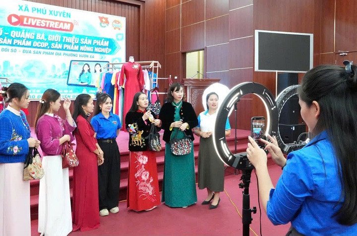Sôi nổi các phiên livestream, thúc đẩy tiêu thụ sản phẩm trên môi trường số