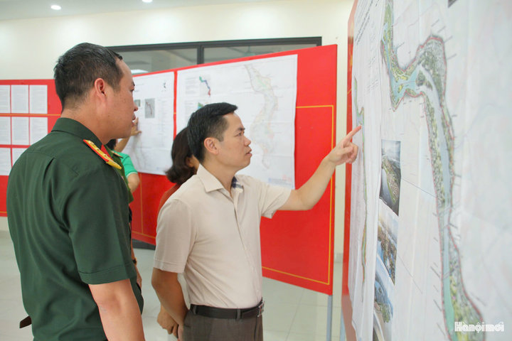 Phường Phú Thượng: Người dân trực tiếp xem bản đồ, góp ý quy hoạch sông Hồng