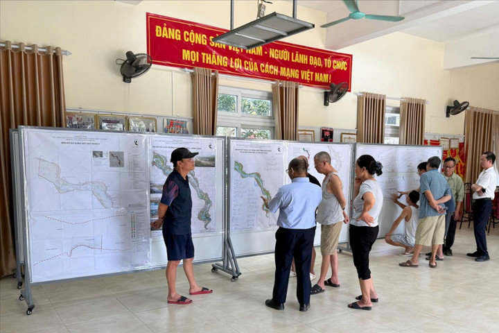 Người dân phường Đông Ngạc đồng thuận quy hoạch sông Hồng, mong bảo đảm nơi ở mới