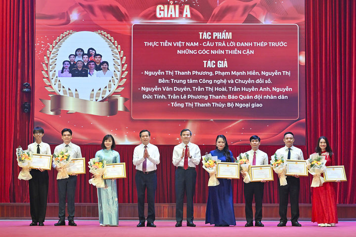 Tôn vinh các tác phẩm chính luận xuất sắc về bảo vệ nền tảng tư tưởng của Đảng