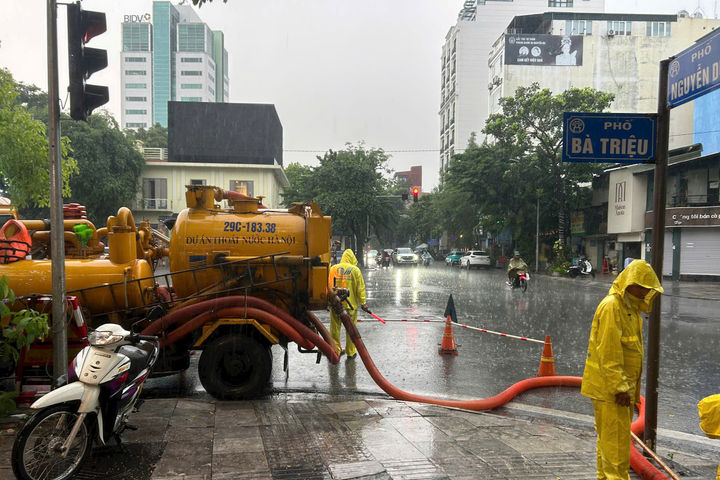 Hà Nội: Chủ động chống ngập, cảnh báo dông trong 3 giờ tới