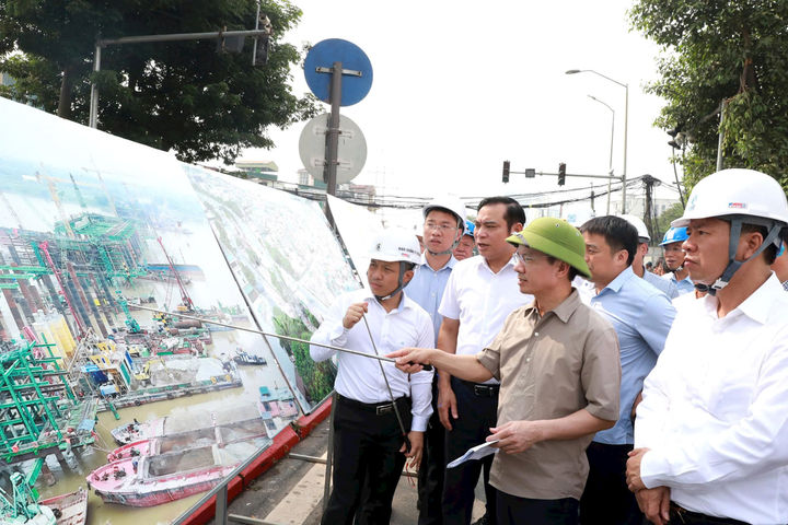 Tập trung nguồn lực, phấn đấu vượt tiến độ 3 dự án cầu vượt sông Hồng
