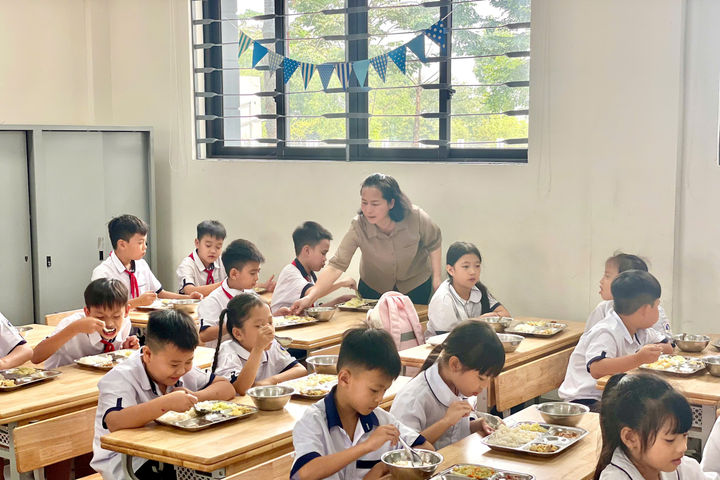Xã Bình Minh: Siết chặt quản lý, bảo đảm chất lượng bữa ăn bán trú học đường