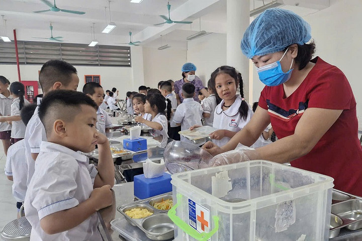 Xã Phú Xuyên: Tăng cường giám sát, nâng cao chất lượng bữa ăn bán trú
