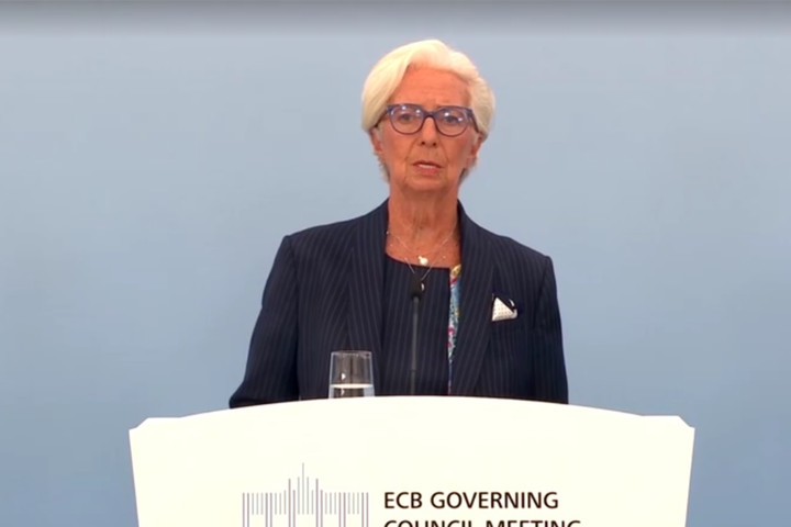 ECB nâng lãi suất, cảnh báo rủi ro lạm phát gia tăng do giá năng lượng