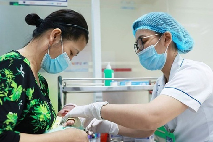 Nhân viên y tế được hưởng phụ cấp ưu đãi nghề từ 30% đến 80%
