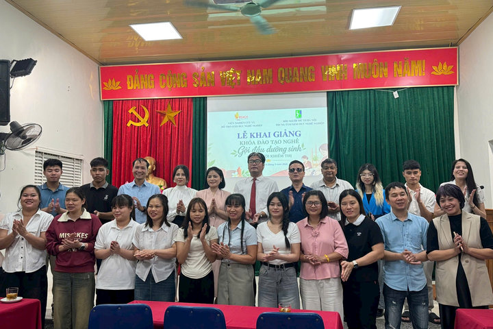 Khai giảng lớp đào tạo nghề gội đầu dưỡng sinh cho người khiếm thị Thủ đô