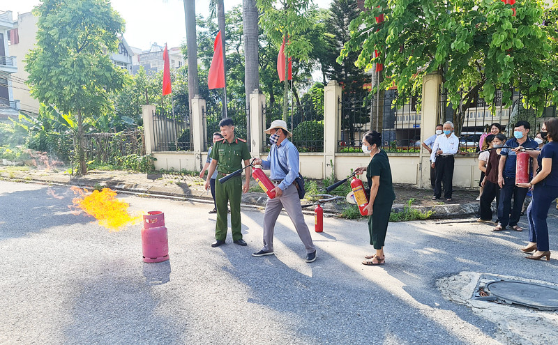 Phổ biến quy định phòng cháy, chữa cháy cho 200 báo cáo viên, tuyên truyền viên huyện Thanh Trì