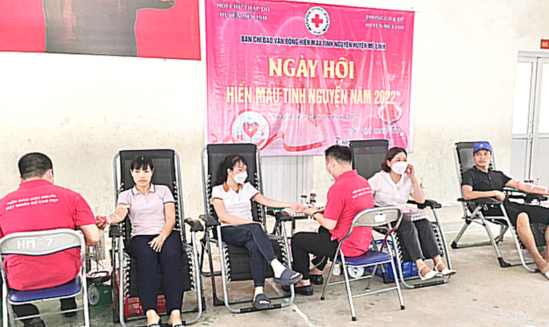 Hơn 200 cán bộ, giáo viên huyện Mê Linh tham gia hiến máu