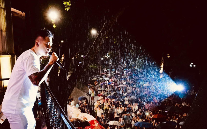 Quận Hoàn Kiếm: Yêu cầu ca sĩ Tuấn Hưng thực hiện đúng quy định về tổ chức biểu diễn nghệ thuật