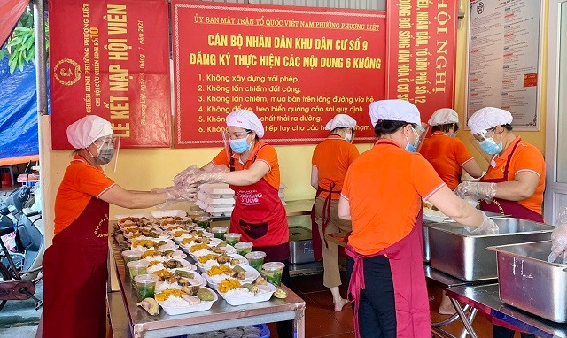 Giám sát công tác bảo đảm an toàn thực phẩm tại 11 cơ sở ở quận Thanh Xuân
