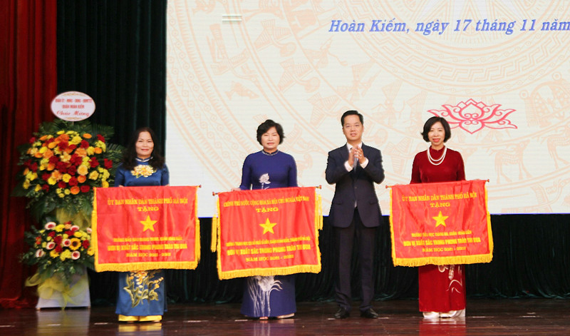 Quận Hoàn Kiếm tuyên dương nhiều nhà giáo mẫu mực tiêu biểu
