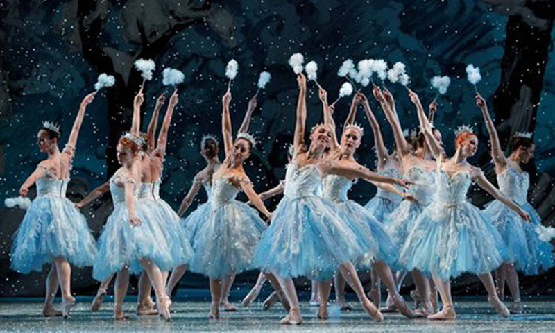 Trình diễn vở ballet lấy cảm hứng từ tranh Đông Hồ