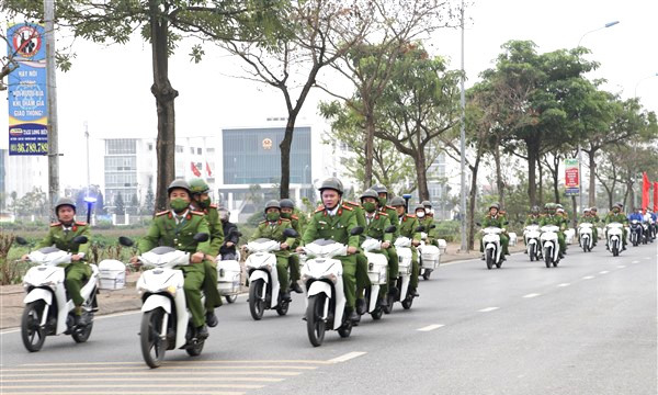 Gia Lâm quyết liệt ra quân xử lý vi phạm trật tự an toàn giao thông, đô thị