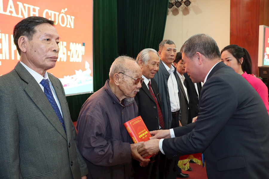 Phát hành cuốn “Lịch sử Đảng bộ huyện Phú Xuyên 1945-2020”