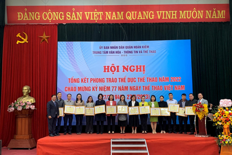 Quận Hoàn Kiếm khen thưởng các đơn vị xuất sắc nhân kỷ niệm 77 năm Ngày Thể thao Việt Nam