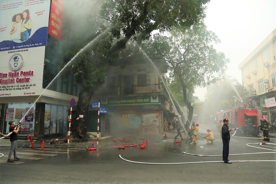 Diễn tập chữa cháy chợ Châu Long, quận Ba Đình