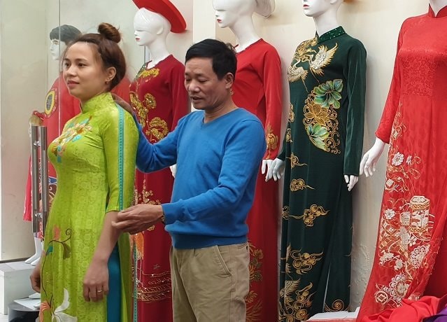 Người Trạch Xá đưa áo dài Việt vươn xa