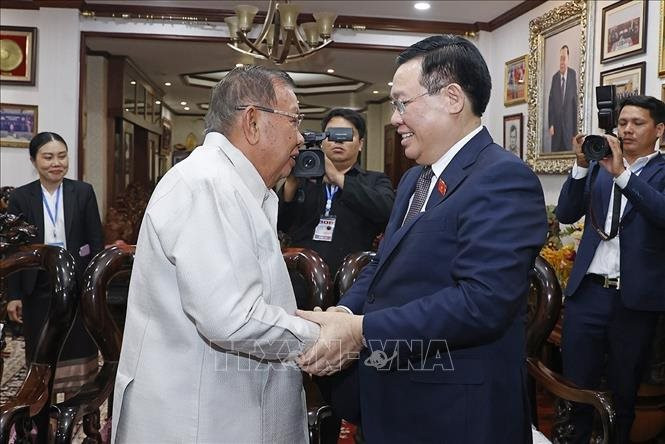 đánh bài casino trực tuyến Quốc hội Vương Đình Huệ thăm các đồng chí nguyên lãnh đạo cấp cao của Lào