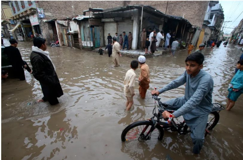 Hơn 100 người thiệt mạng khi bão tấn công Pakistan và Afghanistan